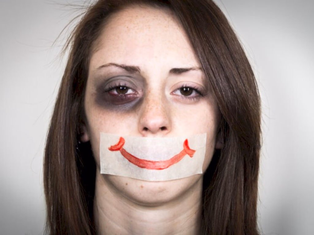 Maioria dos feminicídios ocorre na casa da vítima