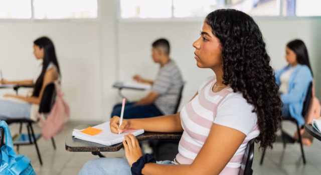 Cursinhos populares podem se inscrever para apoio federal até domingo