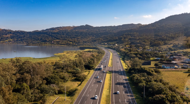 Veículos de carga terão circulação limitada em rodovias federais nos feriados