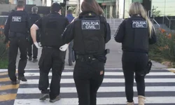 Perseguição termina com tiroteio e veículo com criança alvejado