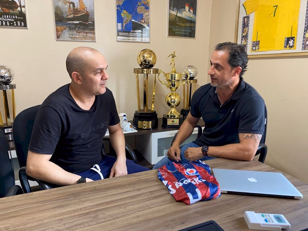 AEU está acertando com o bicampeão mundial Fininho