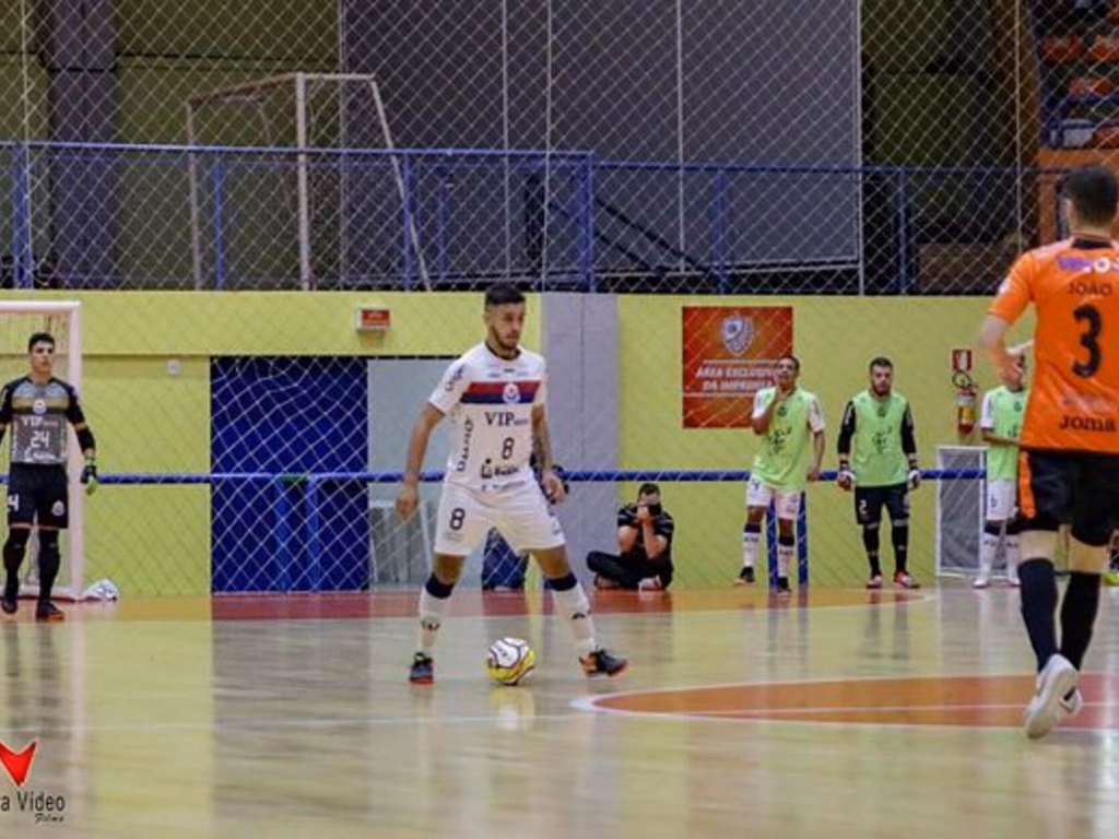 AEU anuncia três renovações para 2019