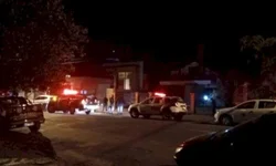 Polícia resgata cachorro abandonado no calçadão