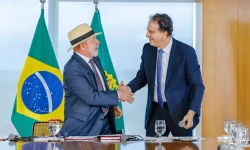 MEC lança guias para orientar o uso de celulares na escola