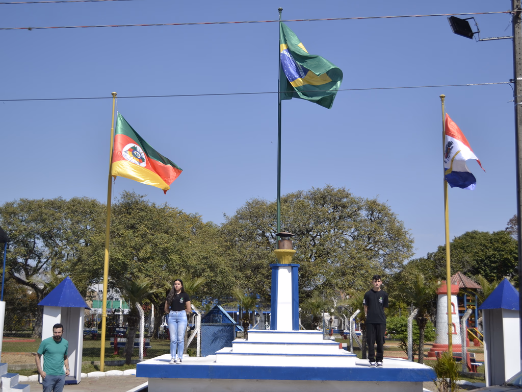 Desfile infantil acontece nesta quinta-feira
