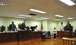 Trio é libertado após um ano de processo