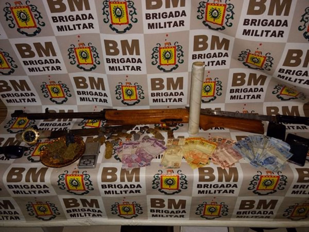 Brigada prende dois por tráfico de drogas