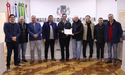 Frente Parlamentar reúne políticos e sociedade civil em plenária