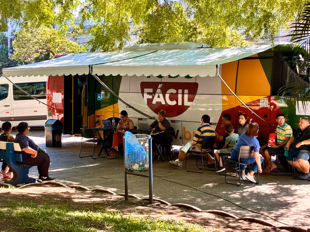 Unidade móvel do Tudo Fácil realizou quade 450 atendimentos