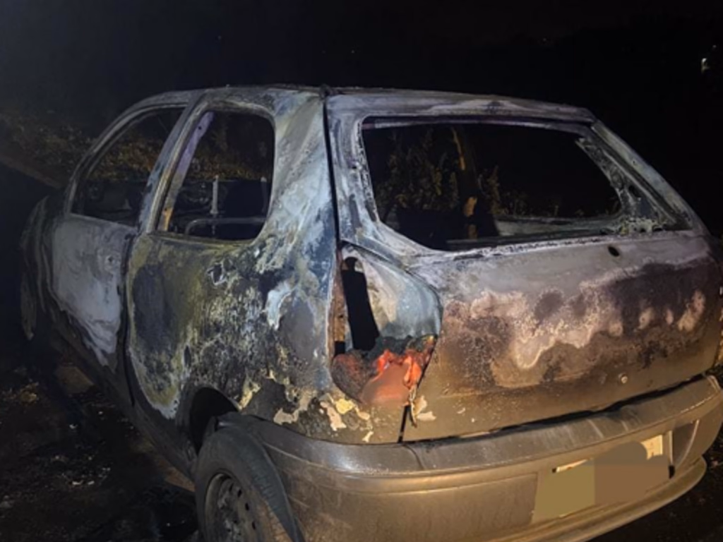 Carro em chamas e corpo carbonizado na BR-290