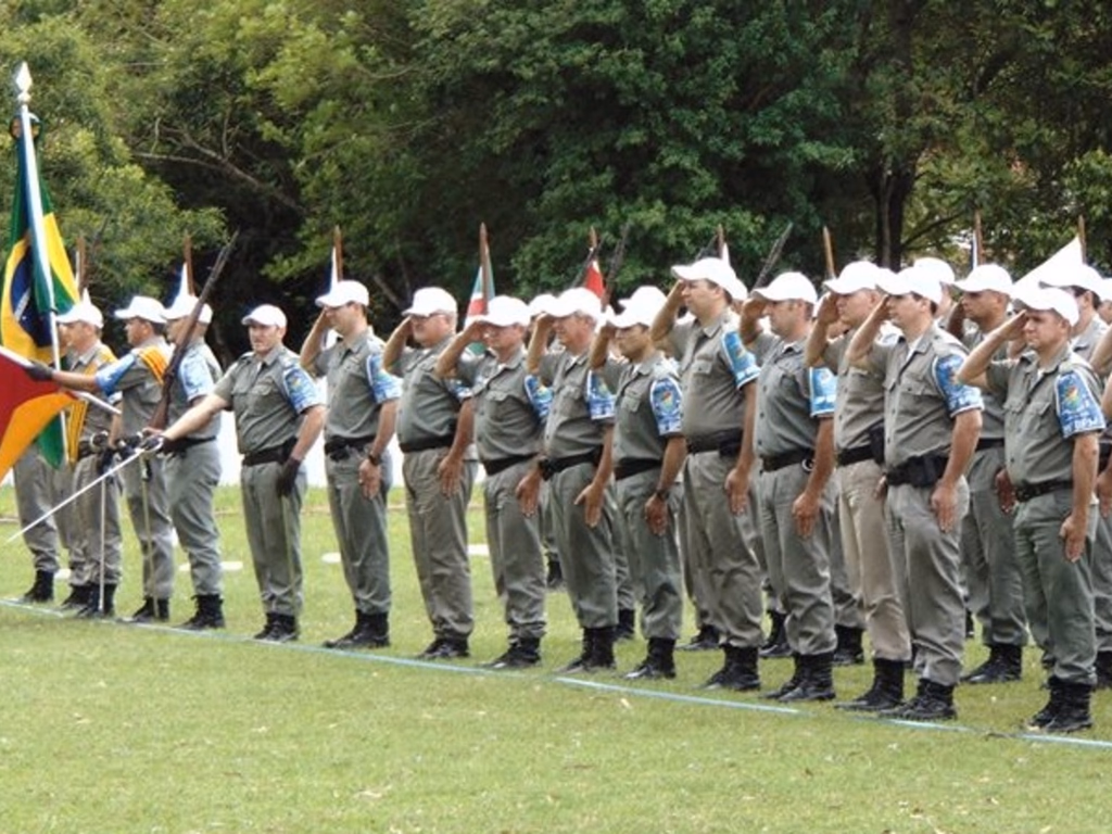 Suspensos concursos para oficial da BM e Bombeiros