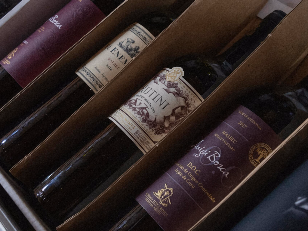 PF realiza operação contra comércio ilegal de vinhos