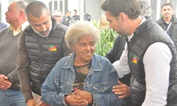 Eduardo Leite entrega mais de 30 casas a famílias uruguaianenses