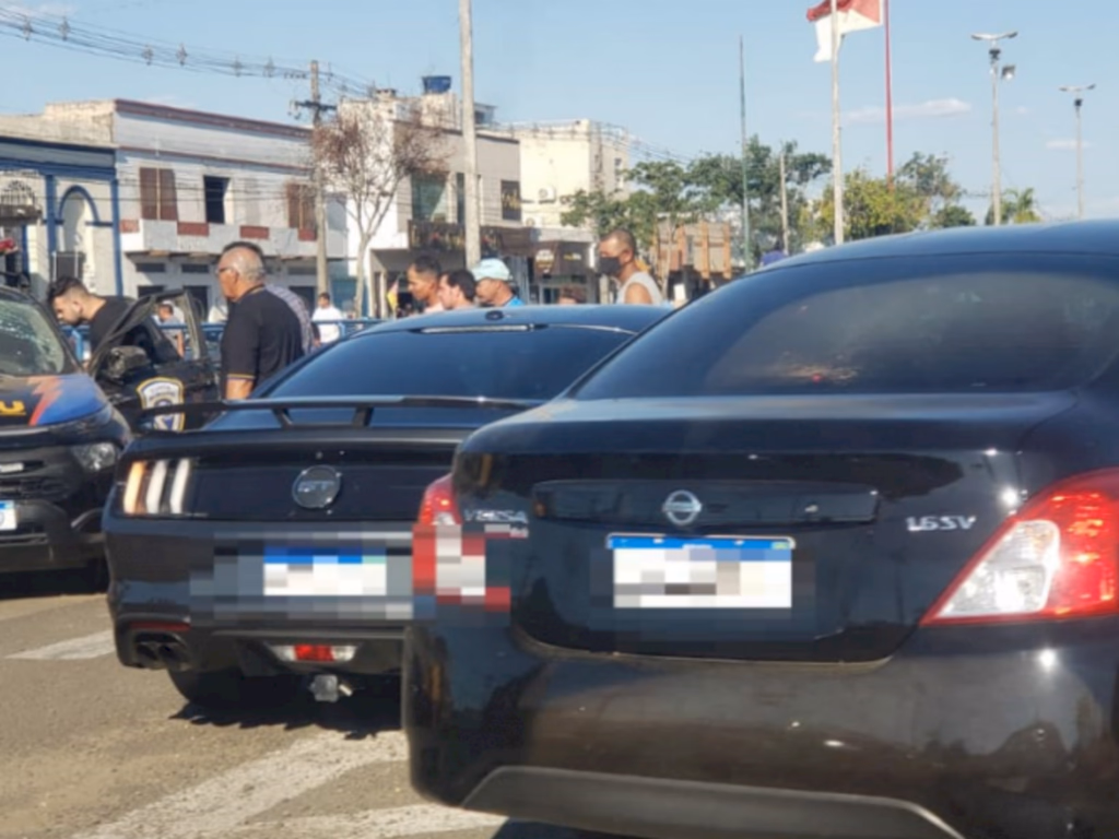 Viatura da Romu capota na Presidente Vargas após colisão