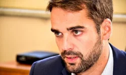 ‘Cabrito’ pede abertura da Farmácia Popular nos fins de semana