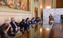 Após júri, acusado de esfaquear a companheira é libertado