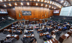 Fogo destrói casa no bairro Proficar