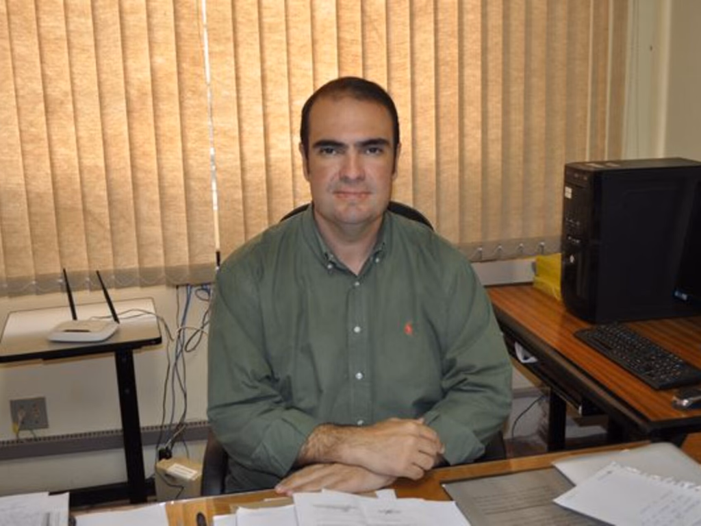 Executivo cumprirá suspensão e não descarta rescindir contrato com escritório