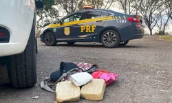 Mulher é presa com mais de 100 papelotes de cocaína