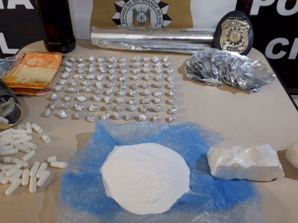 Homem é preso com 91 porções de cocaína