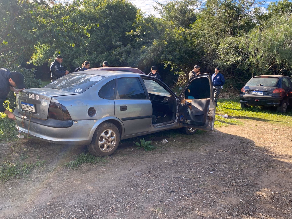 Vinte veículos abandonados foram recolhidos na terceira fase