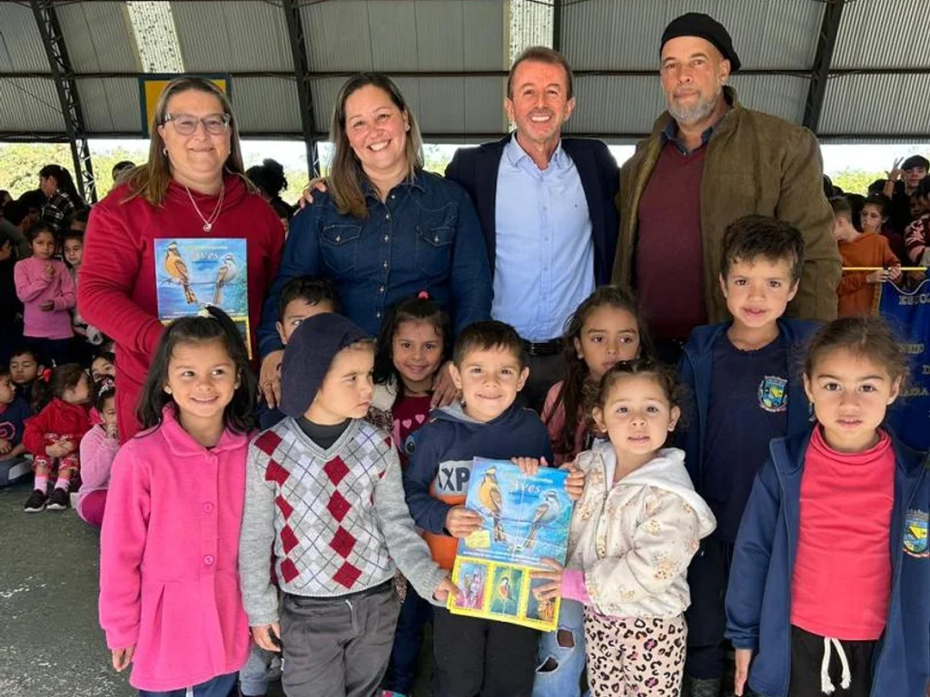 Barra do Quaraí lança álbum de figurinhas para alunos do município