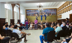 Deu Chucha na Zebra exalta a resiliência e promete desfile arrebatador