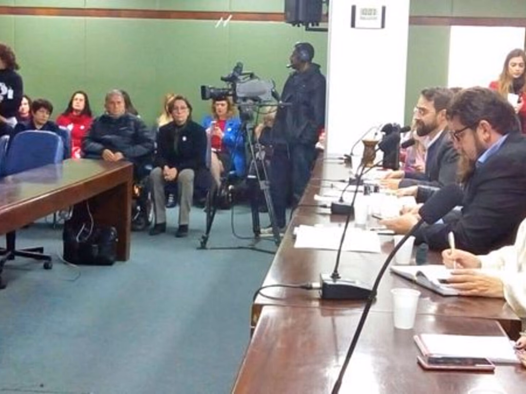Parlamento participa de debate sobre retomada do espanhol nas escolas