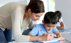 Professora Marisele lança livro voltado à alfabetização