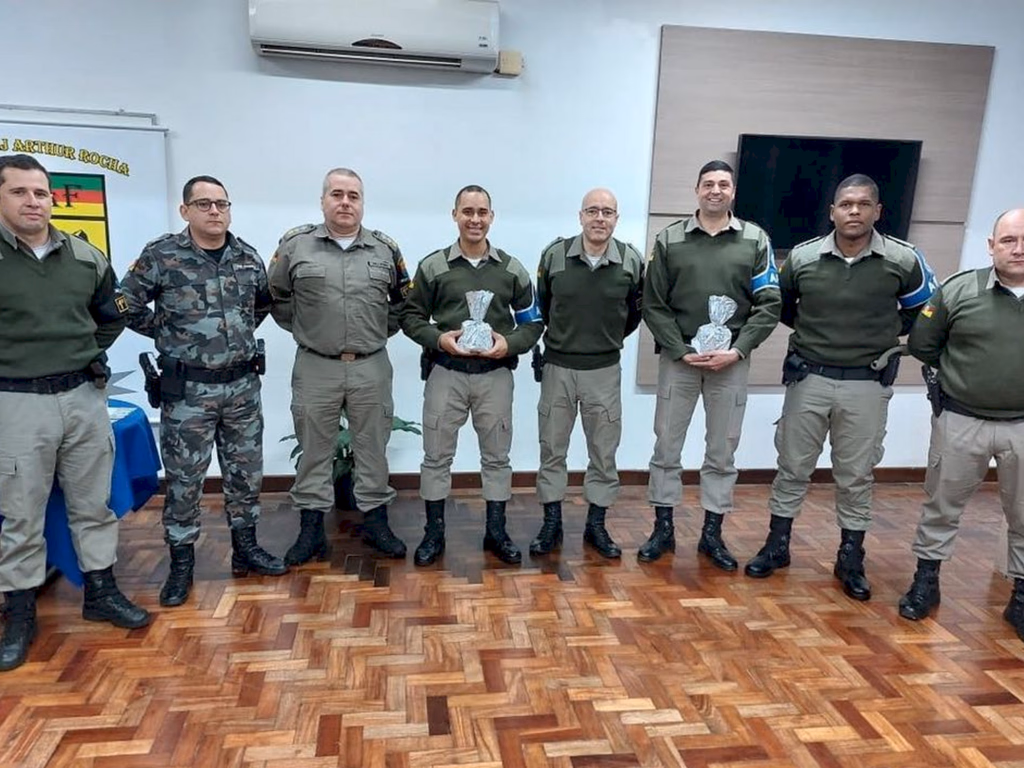 Finalizado estágio de alunos oficiais no 1º Bpaf