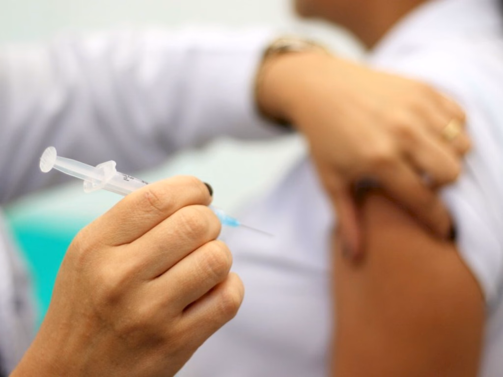 SMS inicia etapa especial para segunda dose