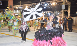 Chucha leva o Brasil Sertanejo para avenida