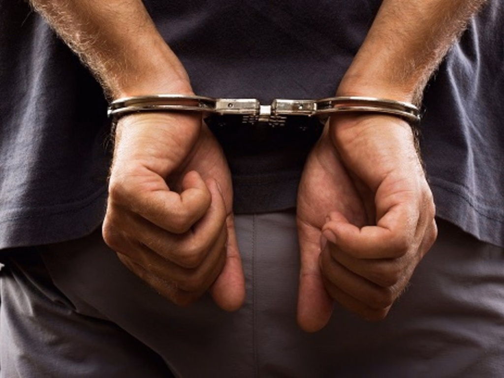 Homem é preso após descumprir protetiva