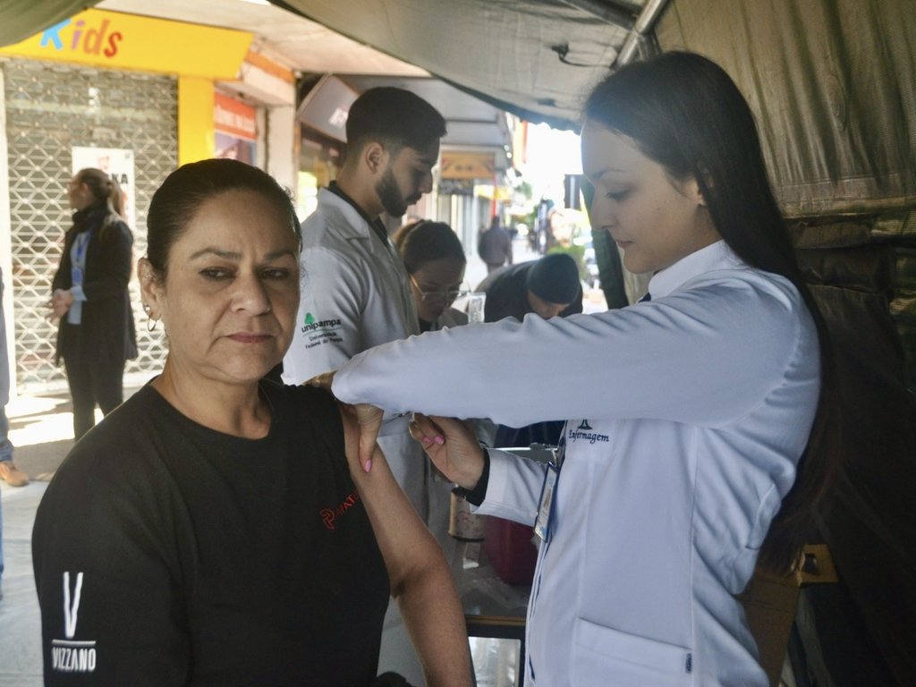 Aplicadas 500 doses de vacina contra a gripe no Calçadão