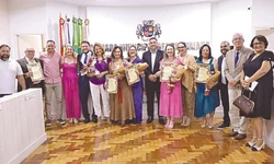 Câmara entrega diplomas de “Mulher Cidadã 2025”