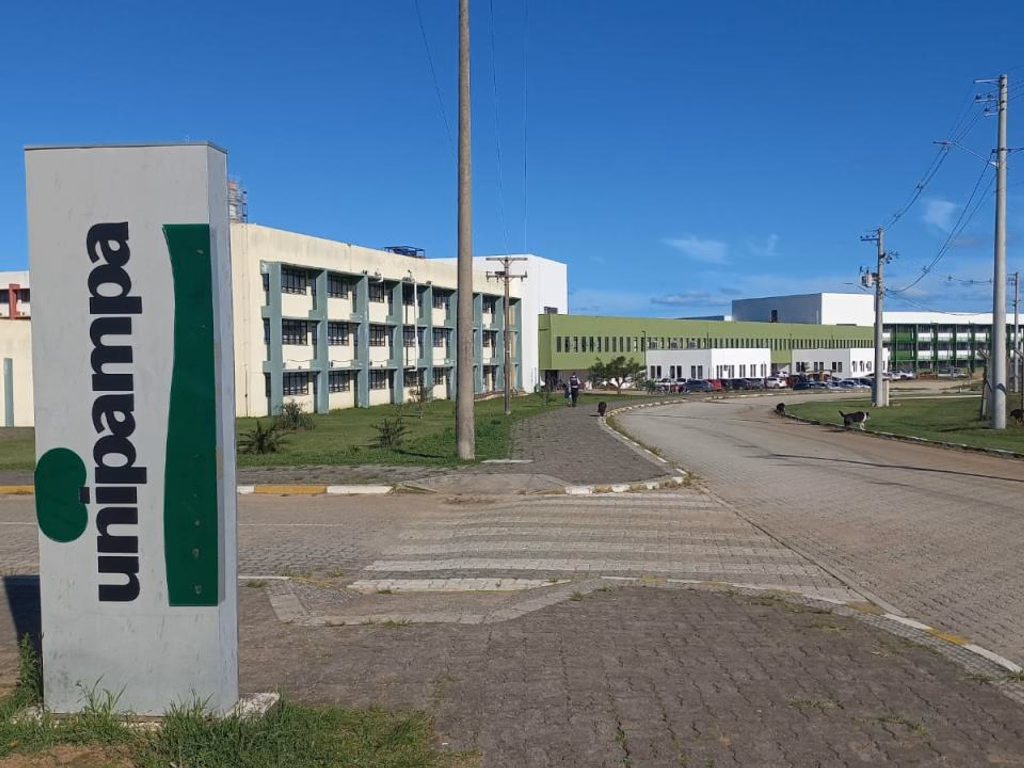 Unipampa abre seleção para professores substitutos em três campi 