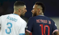 Neymar é expulso após agredir jogador