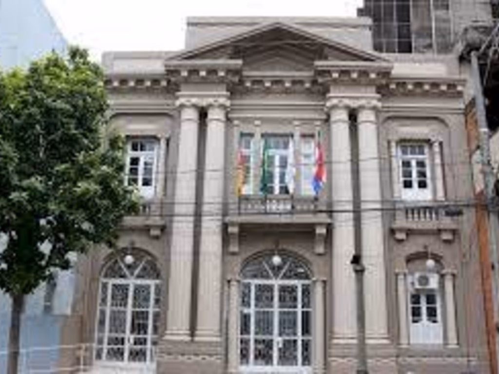 PLs buscam autorização para contratar professores, arquitetos e engenheiros