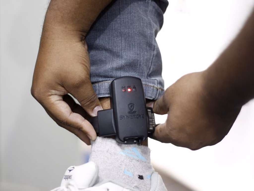 Homem é preso por violar protetiva e romper tornozeleira eletrônica