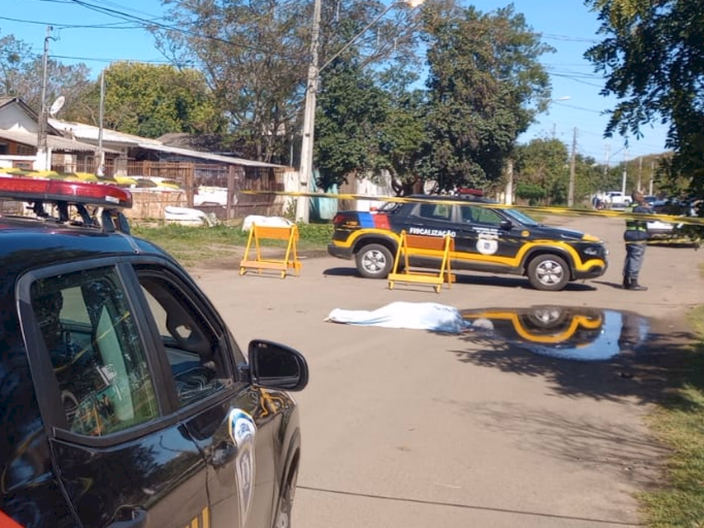 Mulher é morta a tiros no São João