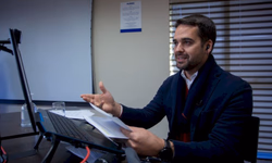 Projeto arrecada caixas de leite para tapar frestas de casas