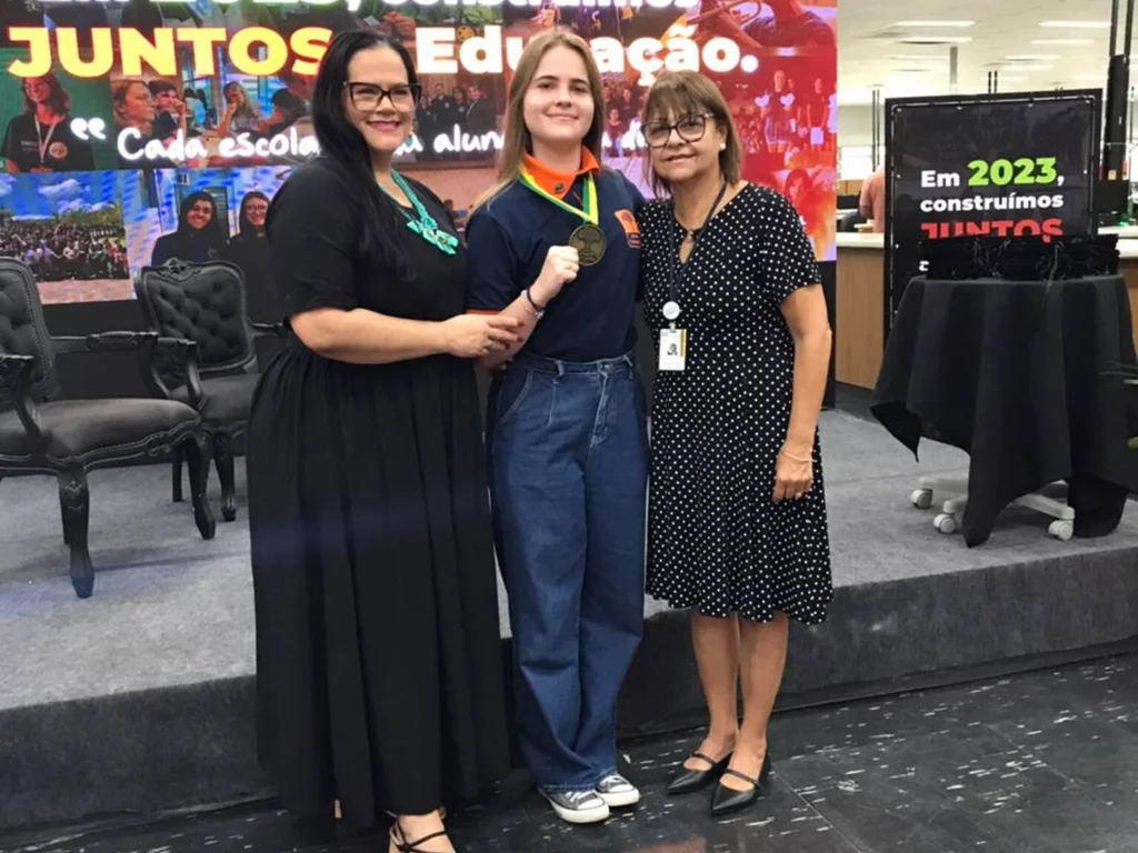 Seduc homenageia alunos e escolas estaduais que foram destaque no ano