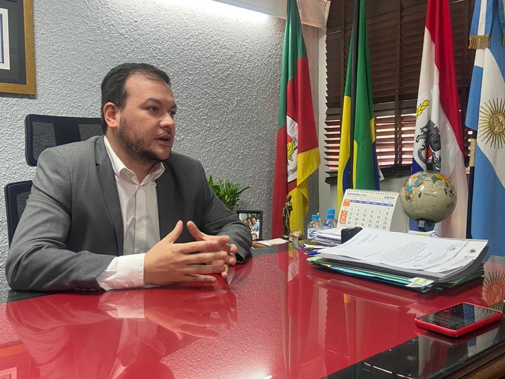 Prefeito veta “PL da Censura”