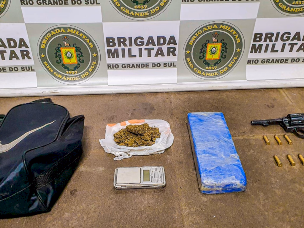 Duas pessoas presas por tráfico em 12h