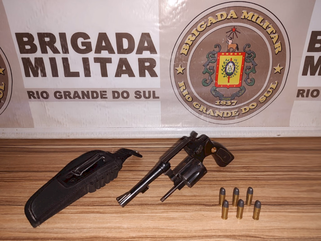 Jovem é preso por porte ilegal de arma