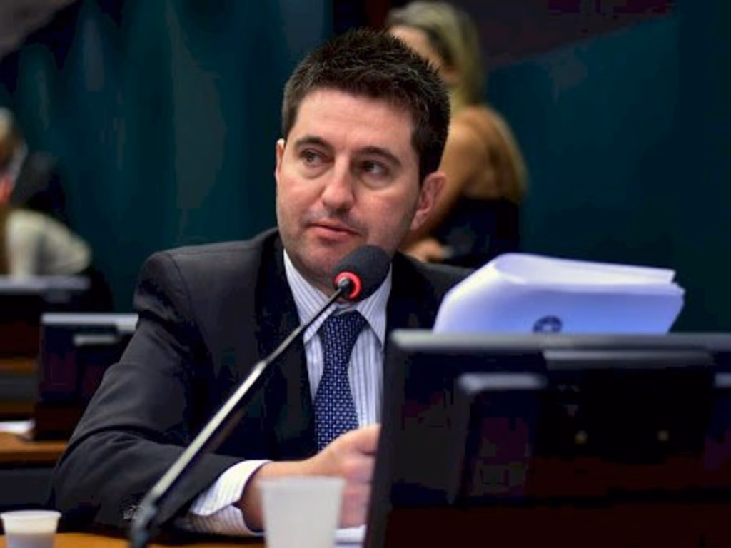 PL pune com prisão e multa quem fizer aglomeração