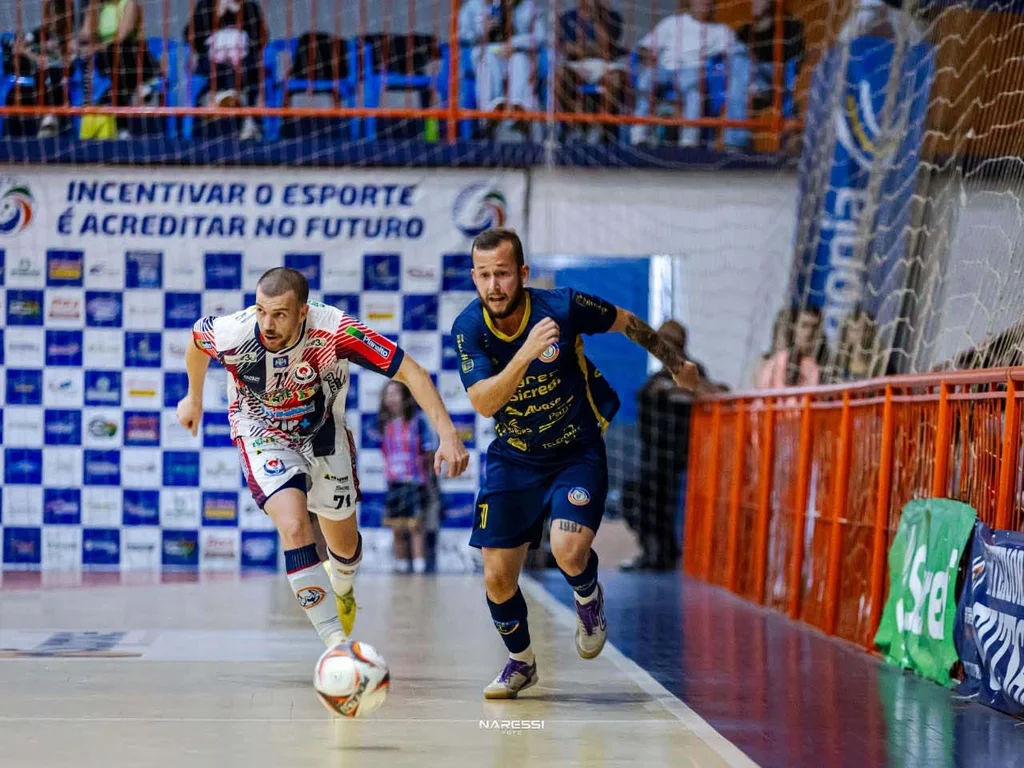 Uruguaianense vence fora de casa e mantém liderança isolada