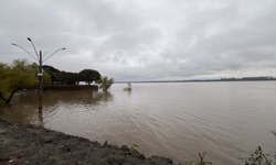 Chuvas provocam alagamentos e desabrigam quase 3 mil no RS
