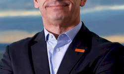 Mais lenha na fogueira