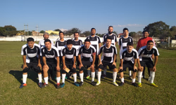 Benfica vence e mantém liderança